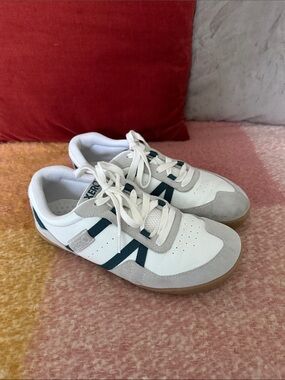 Xero White & Blue Women's Low-Profile Sneakers